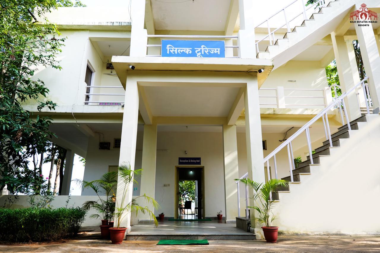 Silk Estates gallery frame 9