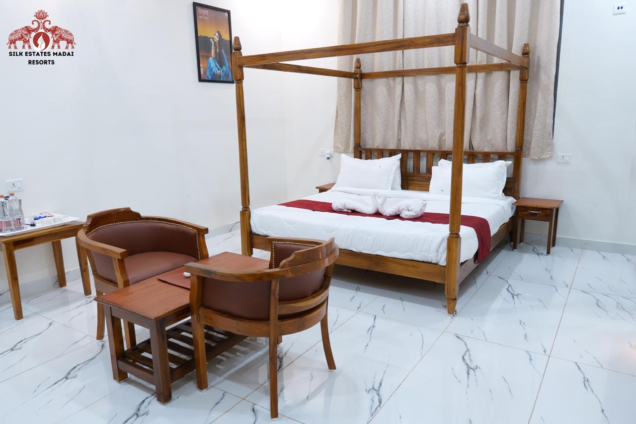 Silk Estates gallery frame 10