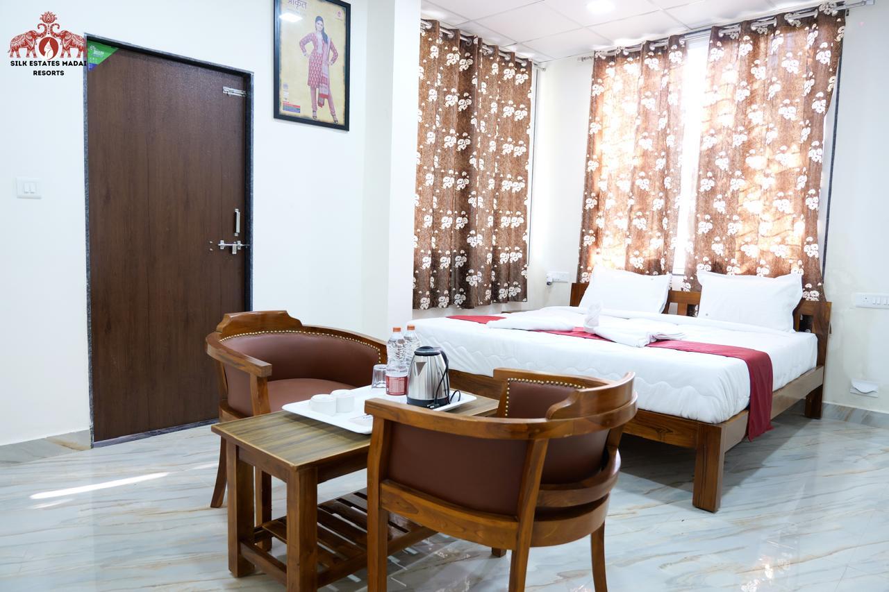 Silk Estates gallery frame 22