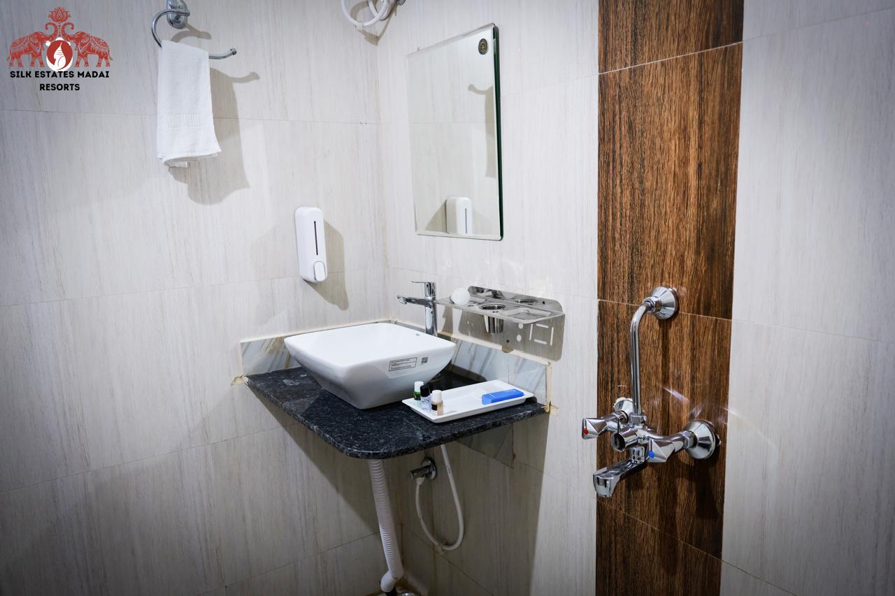 Silk Estates gallery frame 23