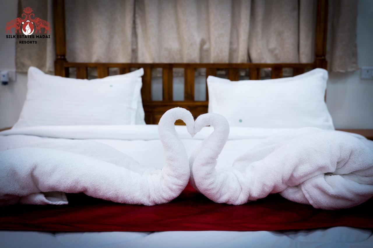 Silk Estates gallery frame 28