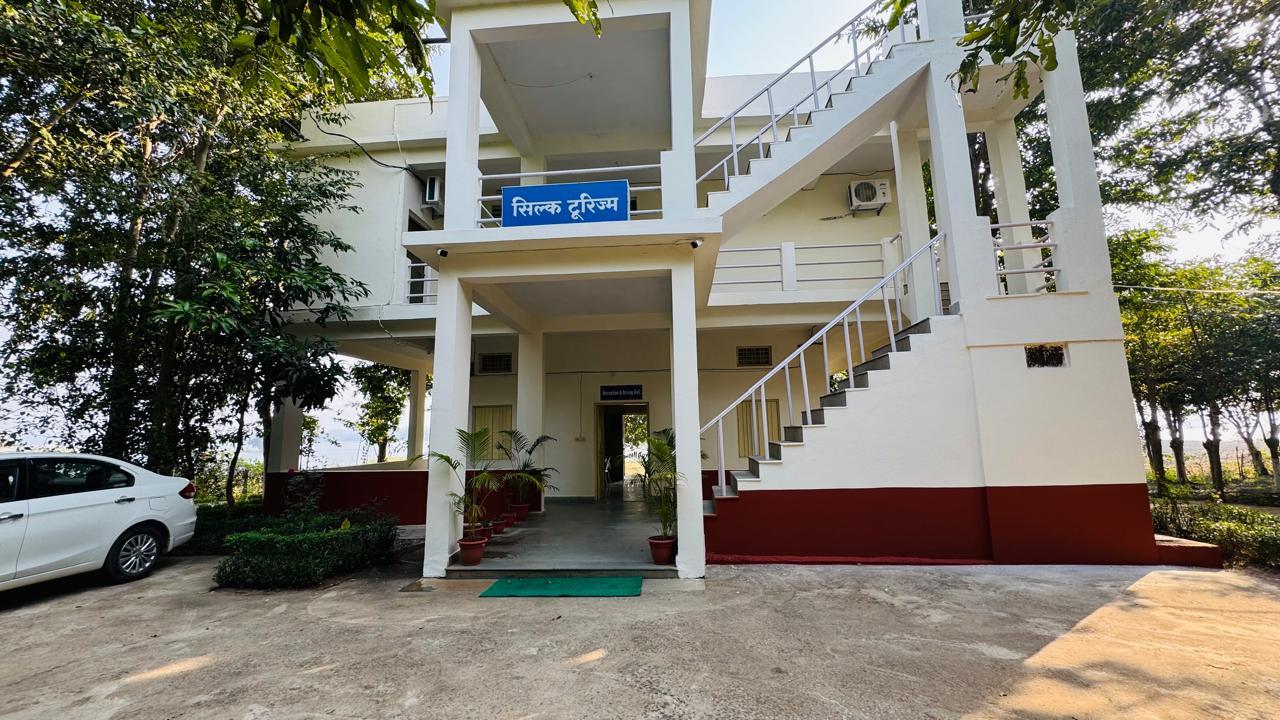 Silk Estates gallery frame 33