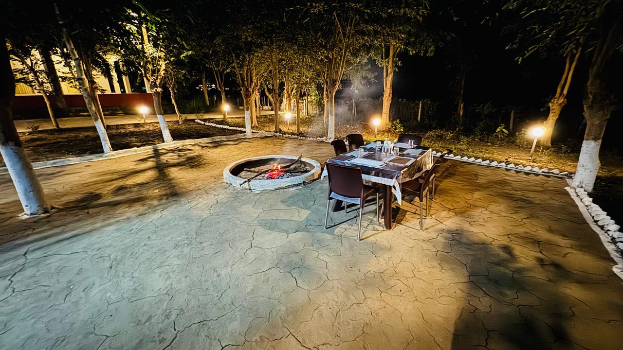 Silk Estates gallery frame 34