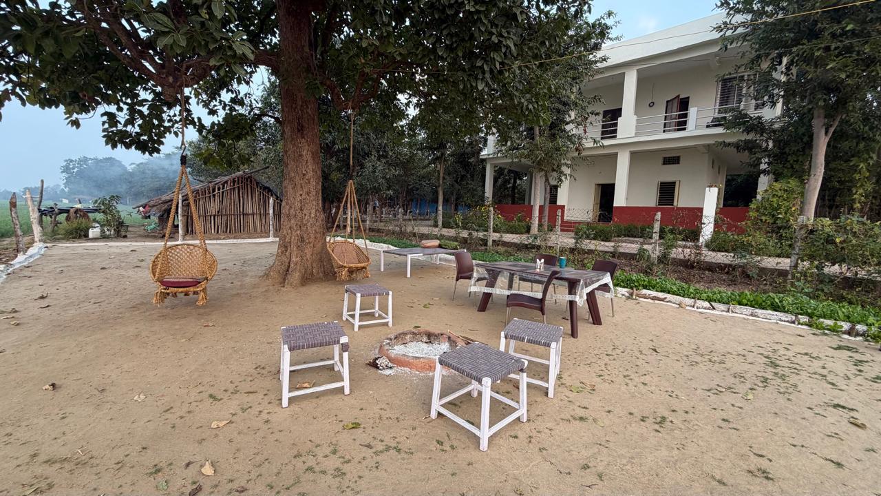 Silk Estates gallery frame 39