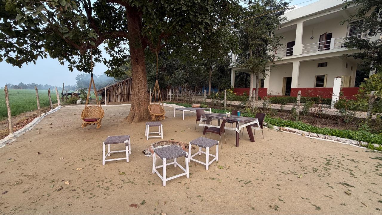 Silk Estates gallery frame 40