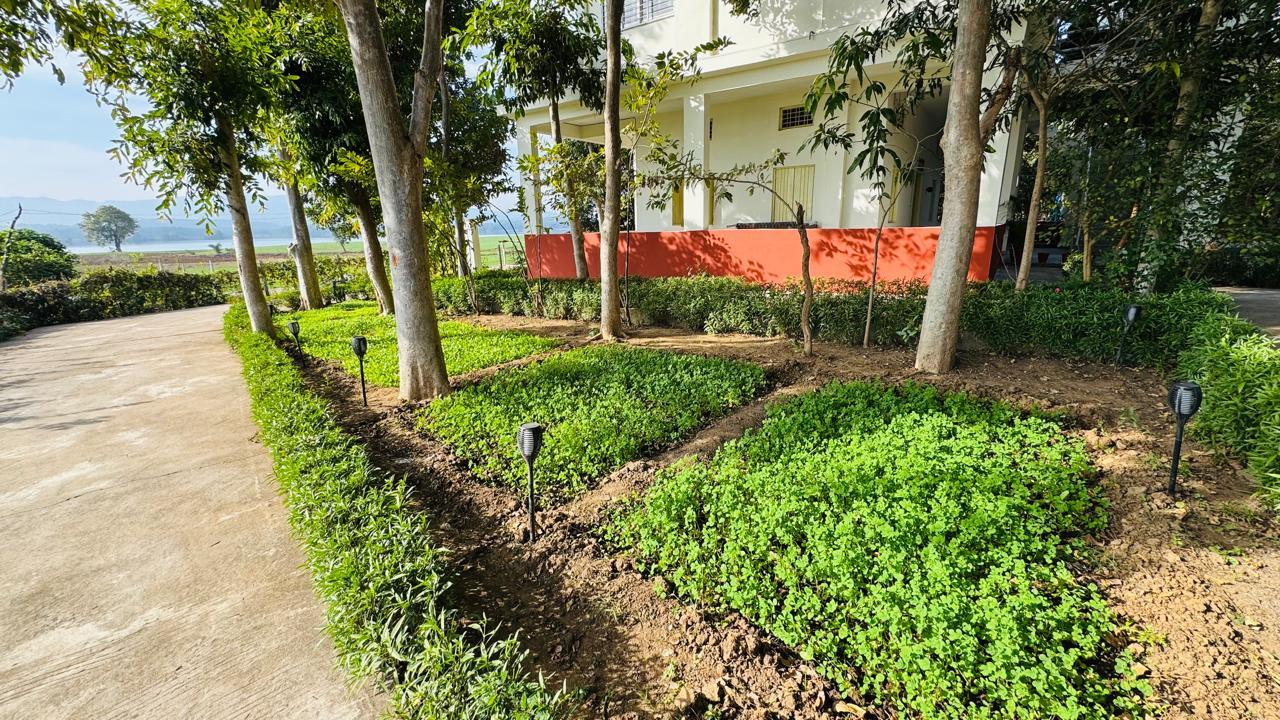 Silk Estates gallery frame 45